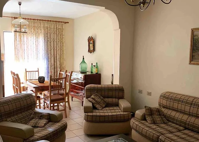 Riverland House * Librazhet