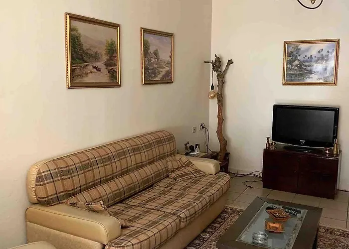 Riverland House * Librazhet